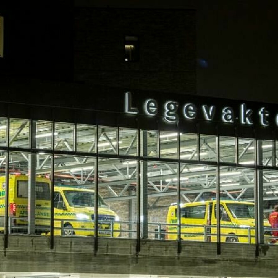 Allmennlegevakten er tidvis bemannet av ansatte uten relevant helsefaglig utdanning, og ansatte har ikke hatt kurs i akuttmedisin, volds- og overgrepsmedisin og nødnett.