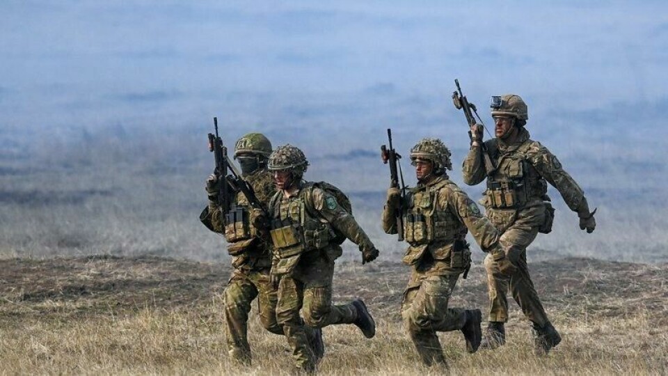 Nato-soldater deltar i øvelsen «Steadfast Dart 2025» på Smardan treningsfelt i Romania.