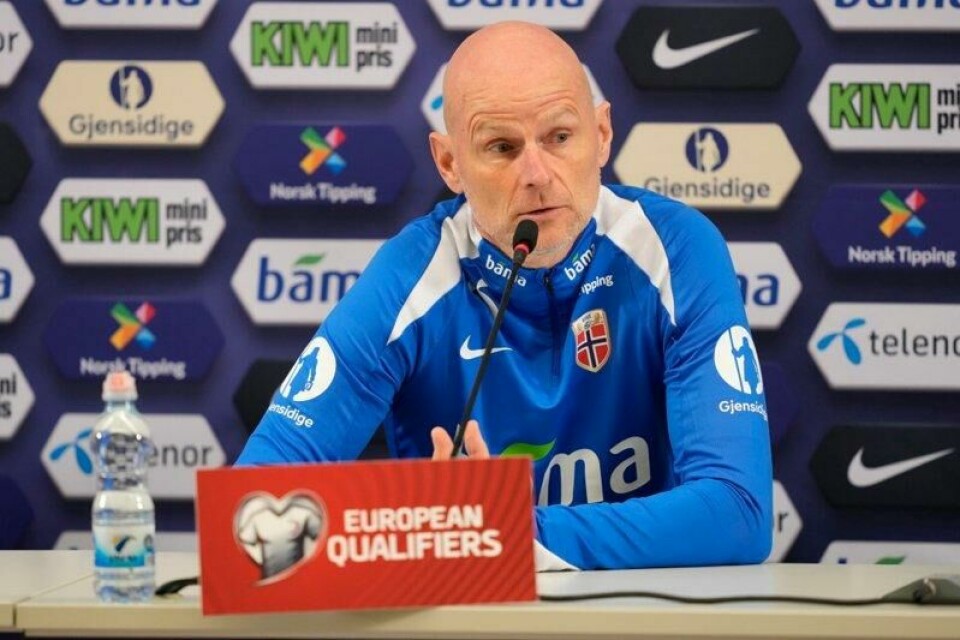 Ståle Solbakken måtte i lang tid svare på spørsmål fra kritiske israelske journalister.