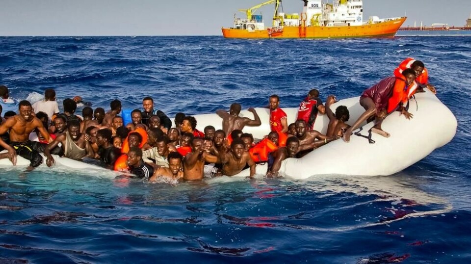 En gruppe migranter utenfor den italienske øya Lapedusa sommeren 2016.