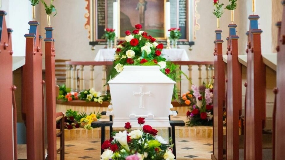 Ni av ti begravelser her i landet skjer fortsatt kirkelig, selv om tallet er synkende. Men personifisering innenfor den protestantiske liturgien er ikke uproblematisk. Illustrasjonsfoto: Colourbox