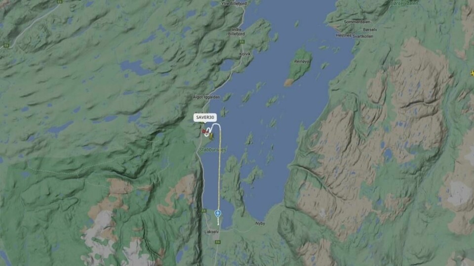 Leteaksjon i Porsanger etter at en 11-åring forsvant i elva, har så langt vært resultatløs. To redningshelikoptre deltar i søket. Foto: Skjermdump fra Flightradar / NTB
