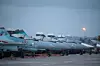 Russiske Su-27 kampfly og et Su-34-bombefly ved Hemeimeem-basen i Syria. Scanpix/AP.