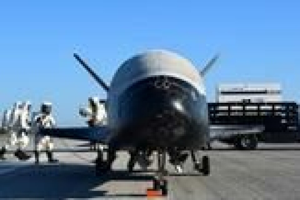 Det ubemannede romskipet X-37B fotografert etter landing ved Kennedy Space Center i Florida søndag. Foto: US Secretary of the Air Force Public Affairs Det ubemannede romskipet X-37B fotografert etter landing ved Kennedy Space Center i Florida søndag. Foto: US Secretary of the Air Force Public Affairs