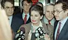Leona Helmsley møter pressen i 1990, et år etter hun ble dømt til fengsel for skatteundragelse. Foto: AP Photo
