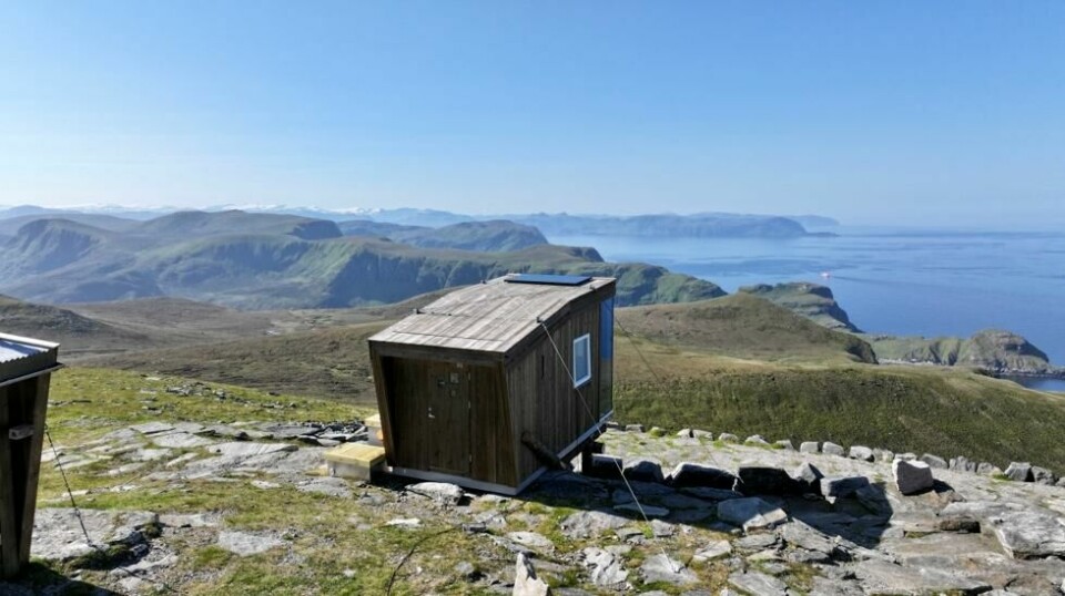 Utsikten er storslått på fjellplatået Vestkapp. Nå er det mulig å overnatte her også - så langt vest du kan komme i Norge. Her kan du oppleve storhavet frå komfortable sengar, 496 meter over Stadhavet.