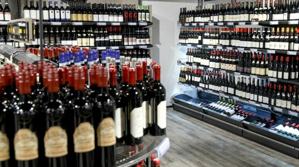 Vin til under hundrelappen blir stadig sjeldnere på Vinmonopolet. Foto: Gorm Kallestad / NTB