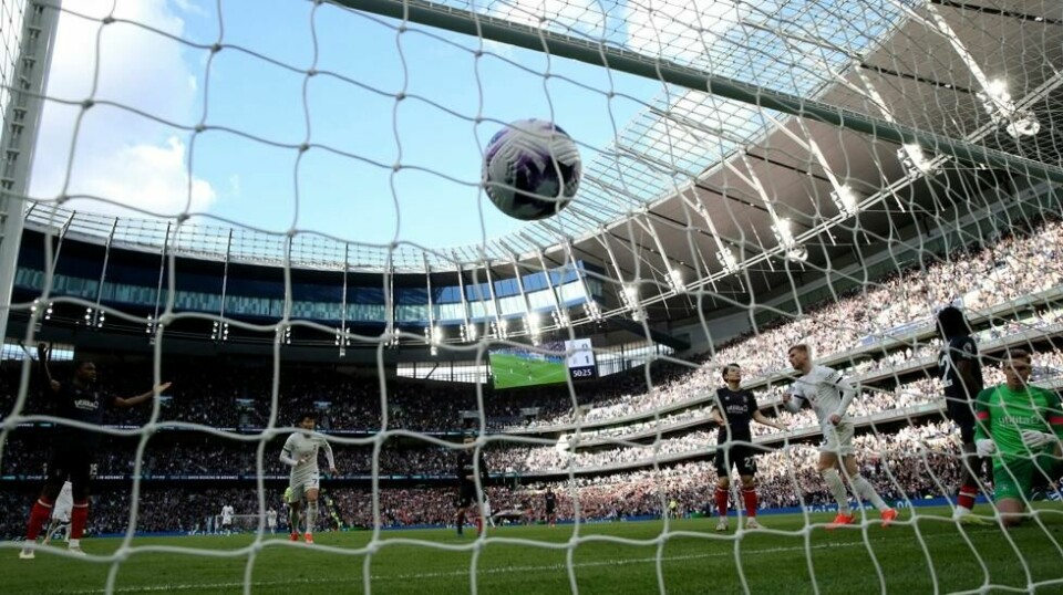 En mann ble knivstukket til døde utenfor Tottenhams stadion. Foto: Steven Paston / PA via AP / NTB.