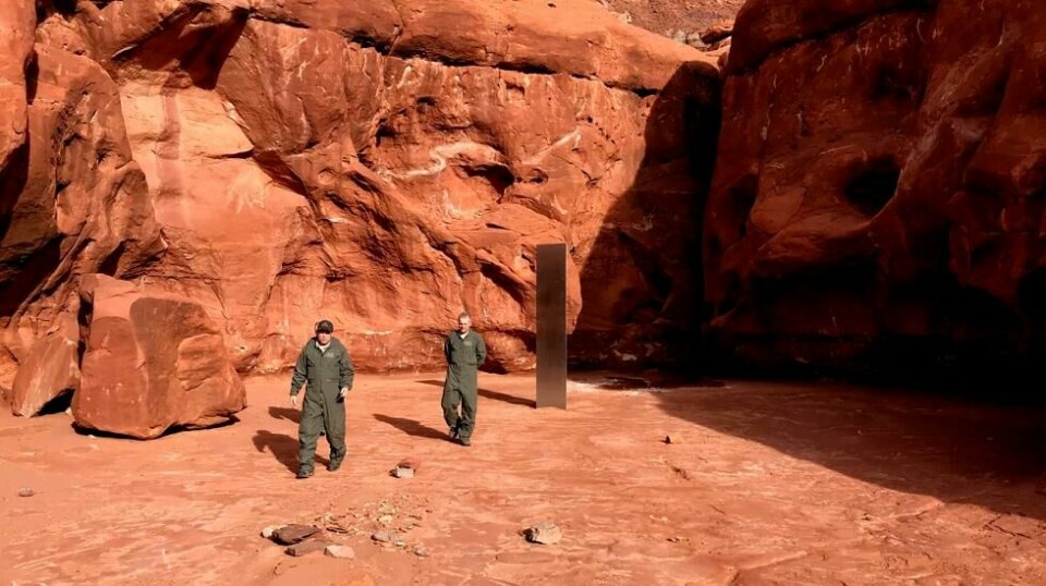 Det er fortsatt mange ubesvarte spørsmål rundt stålmonolitten i Utah-ørkenen. De fleste tror nå at det er snakk om en kunstinstallasjon, men ingen aner hvem som står bak.