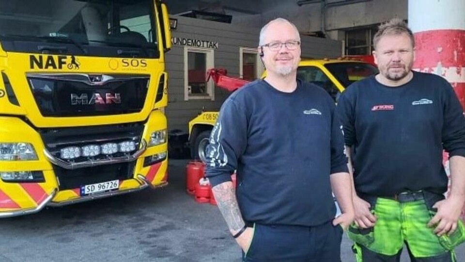 En spøkefull komentar fra Thord Paulsen (til høyre) førte til at Jan Erik Hammer nå har gjort unna det føste året som bilberger! En spøkefull komentar fra Thord Paulsen (til høyre) førte til at Jan Erik Hammer nå har gjort unna det føste året som bilberger! Foto: ITV Norge