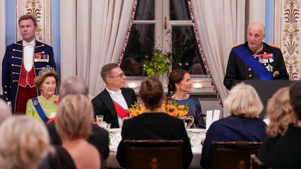 Kong Harald holder tale før gallamiddagen på Slottet i forbindelse med statsbesøket til det finske presidentparet Alexander Stubb og Suzanne Innes-Stubb. Foto: Javad Parsa / NTB / POOL