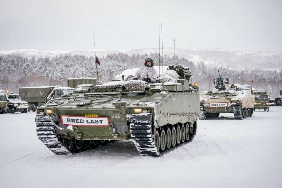 Nordlendingene er mest positive til økt forsvarssatsing med 77 prosent, mens støtten er svakest i Oslo med 60 prosent. Her ser vi en CV90 RWS STING stridsvogn tilhørende ingeniørbataljonen til Brigade Nord under militærøvelsen Joint Viking på Setermoen.