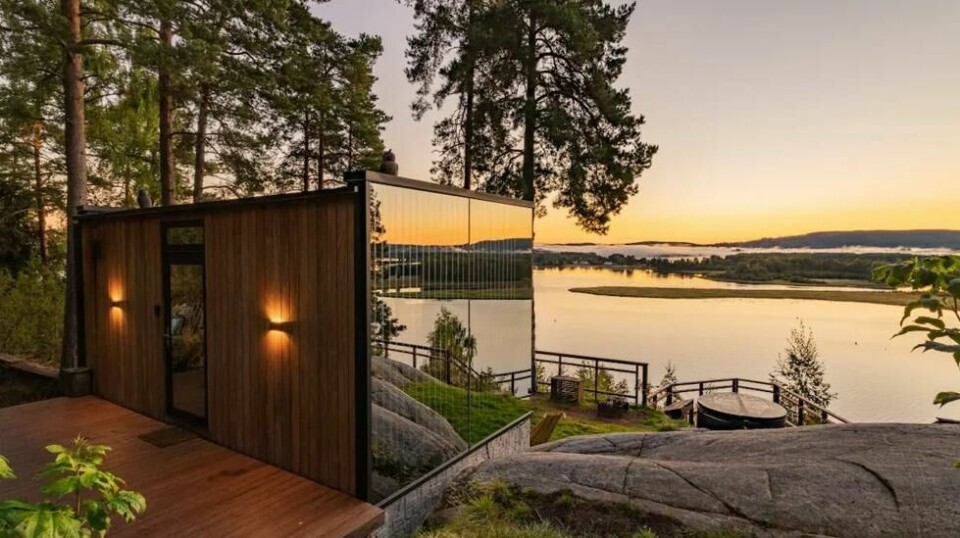 Wonder INN i Rælingen er bygget med speilglassvegger som byr på maksimal utsikt til villmarkslivet, men minimal innsikt til livet innenfor veggene.