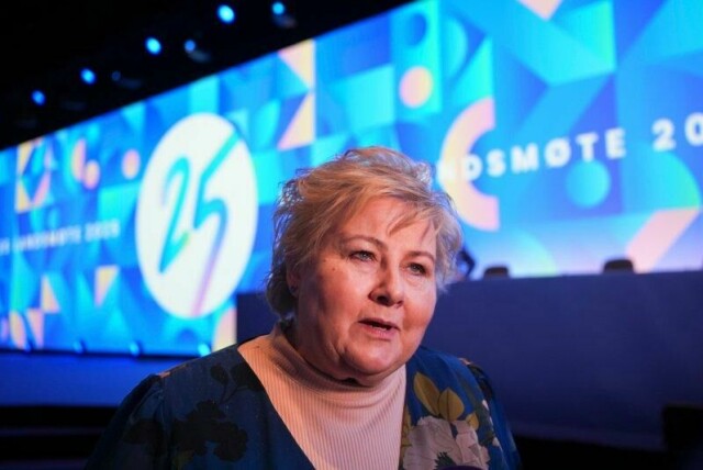 Erna Solberg og Høyre har ikke tallfestet hvor mange kvoteflyktninger Norge bør ta imot, utover at tallet skal være lavt. Men om det blir like lavt som dagens 500 i året, er uavklart.