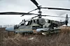 Dette russiske Ka-52-helikopteret nødlandet nær ukrainas hovedstad Kyiv dagen Russland gikk til fullskala krig mot Ukraina. Foto: Efrem Lukatsky / AP / NTB