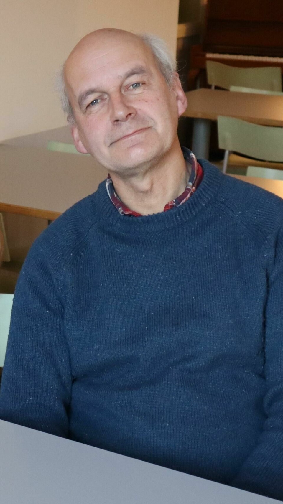 Knut Ivar Bjørlykhaug har en dyp kjærlighet til naturen, og fuglefjellet Runde på Sunnmøre er en av hans favorittsteder. Særlig identifiserer han seg med lundefuglen. Filosof Arne Johan Vetlesen er bekymret for barn og barnebarns fremtid. Knut Ivar Bjørlykhaug har en dyp kjærlighet til naturen, og fuglefjellet Runde på Sunnmøre er en av hans favorittsteder. Særlig identifiserer han seg med lundefuglen. Filosof Arne Johan Vetlesen er bekymret for barn og barnebarns fremtid. Foto: Elisabeth Bergskaug/ABC Nyheter