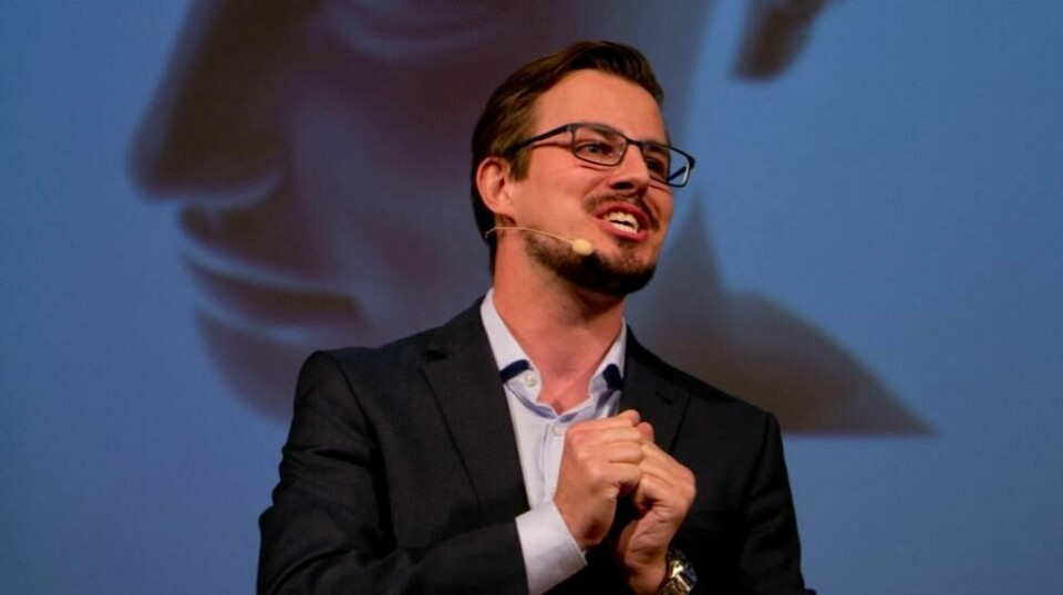 Nevroforsker Boris Nikolai Konrad kan huske flere hundre ord og innehar to verdensrekorder i memorering. Han mener selv han ikke ble født med usedvanlig god hukommelse.