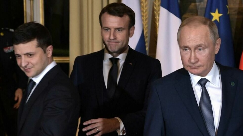 Tre ikke så høye presidenter fotografert undeer et toppmøte om Ukraina på Élyséepalasset i Paris 9. desember 2019. Fra venstre: Volodymyr Zelenskyj, Emmanuel Macronog Vladimir Putin. Tre ikke så høye presidenter fotografert undeer et toppmøte om Ukraina på Élyséepalasset i Paris 9. desember 2019. Fra venstre: Volodymyr Zelenskyj, Emmanuel Macronog Vladimir Putin. Foto: Alexey Nikolsky / AFP/NTB