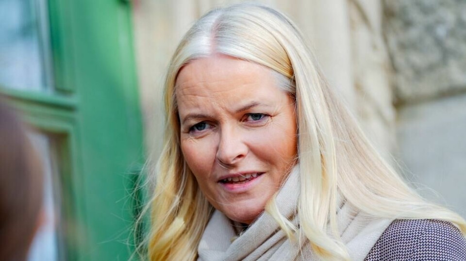 Da kronprinsesse Mette-Marit i forrige uke for første gang møtte pressen etter straffesaken mot sønnen, nektet hun konsekvent å kommentere alle spørsmål som på noen måte berørte siktelsen mot sønnen Marius Borg Høiby, kronprinsparets rolle i saken og hvordan kronprinsfamilien har opplevd den siste krisen i kongefamilien. Foto: Lise Åserud / NTB