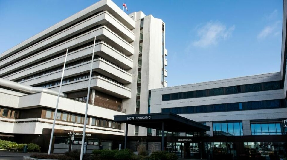 Tirsdag døde et barn på Stavanger universitetssjukehus under en tannoperasjon. Statsforvalteren åpner tilsyn, og politiet etterforsker hendelsen.
