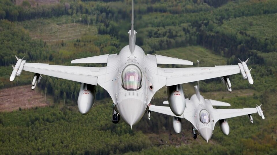 Kampflyet F-16 kan angripe mål både i luft og på bakken.