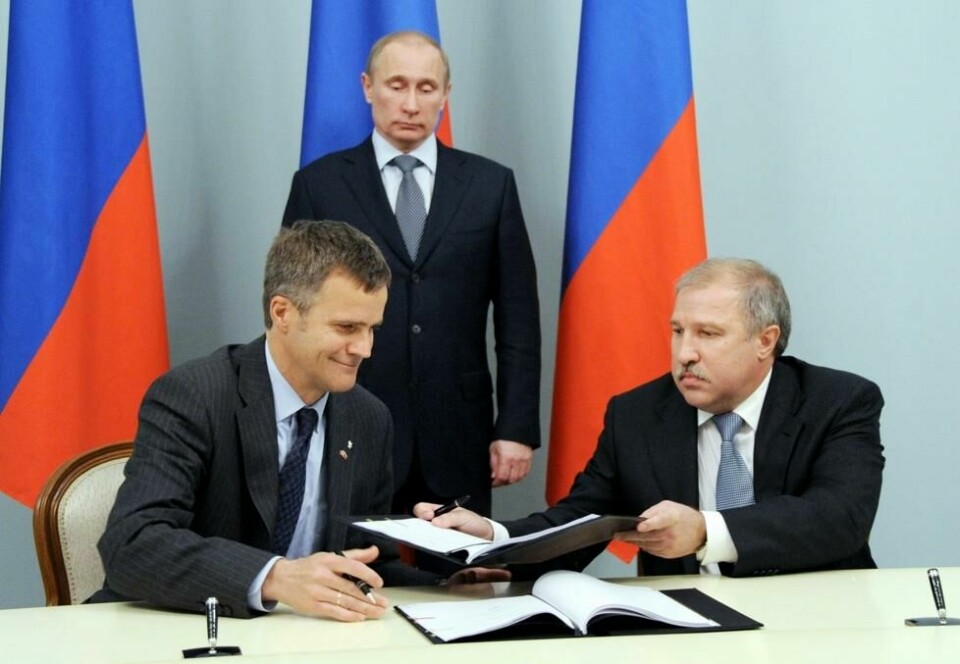 Eduard Khudainatov (t.h.) da han var sjef for oljeselskapet Rosneft sammen med daværende Statoil-sjef Helge Lund (t.v.) og Russlands statsminister Vladimir Putin. Eduard Khudainatov (t.h.) da han var sjef for oljeselskapet Rosneft sammen med daværende Statoil-sjef Helge Lund (t.v.) og Russlands statsminister Vladimir Putin. Foto: Yana Lapikova, Government Press Service / AP Photo / RIA-Novosti / NTB