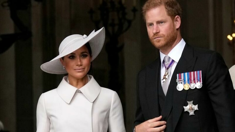 En tidligere ansatt hevder at hertuginne Meghan gikk fra varm og vennlig til kald og avvisende. Her er hertuginnen avbildet sammen med ektemannen, prins Harry, i 2022.