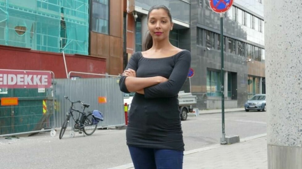 Miriam Heinesen opplevde at en dame ikke ville bli ekspedert av henne, fordi hun er brun.