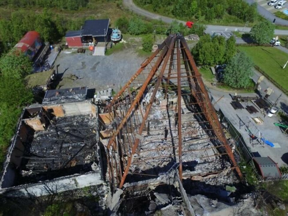 Ingenting står igjen av Senjatrollet. Kun aske og ruiner er tilbake. Ingenting står igjen av Senjatrollet. Kun aske og ruiner er tilbake. Foto: Senjatrollet AS
