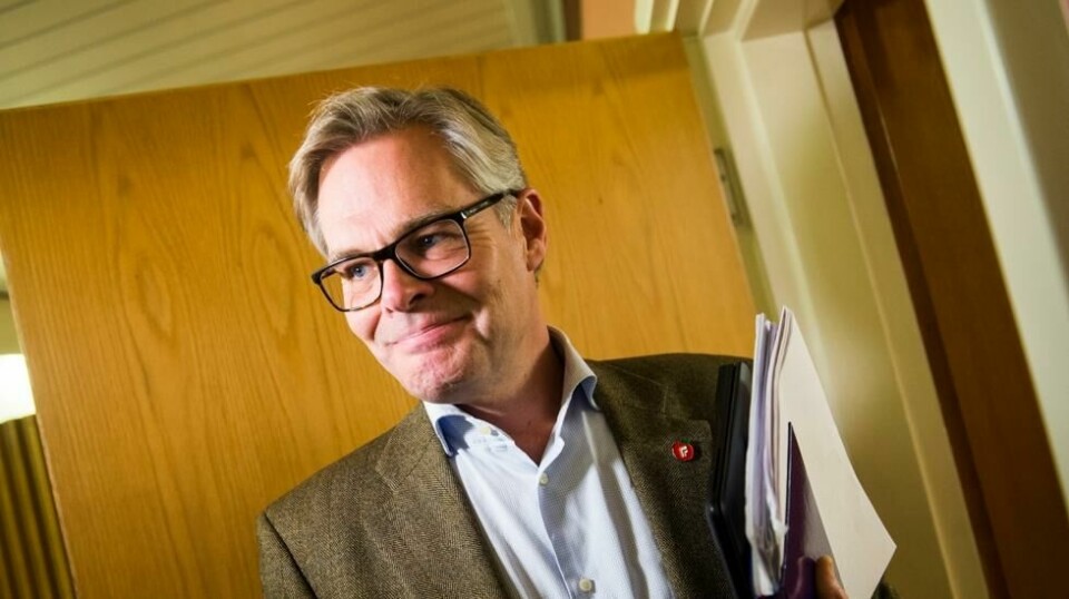 Hans Andreas Limi (Frp) retter hard skyts mot miljøpartiene.