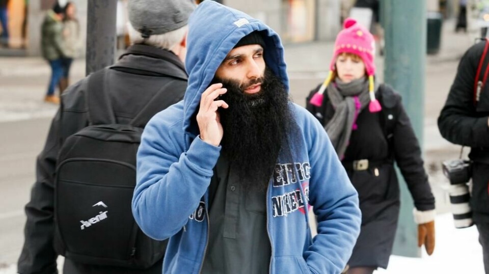 Arfan Bhatti til stede når muslimer demonstrerte utenfor Stortinget fredag, mot Norges deltakelse i krigen i Afghanistan, Gruppen som står bak demonstrasjonen, mener alle nordmenn er skyldige i «massakre av uskyldige» i Afghanistan. Foto: Heiko Junge / NTB