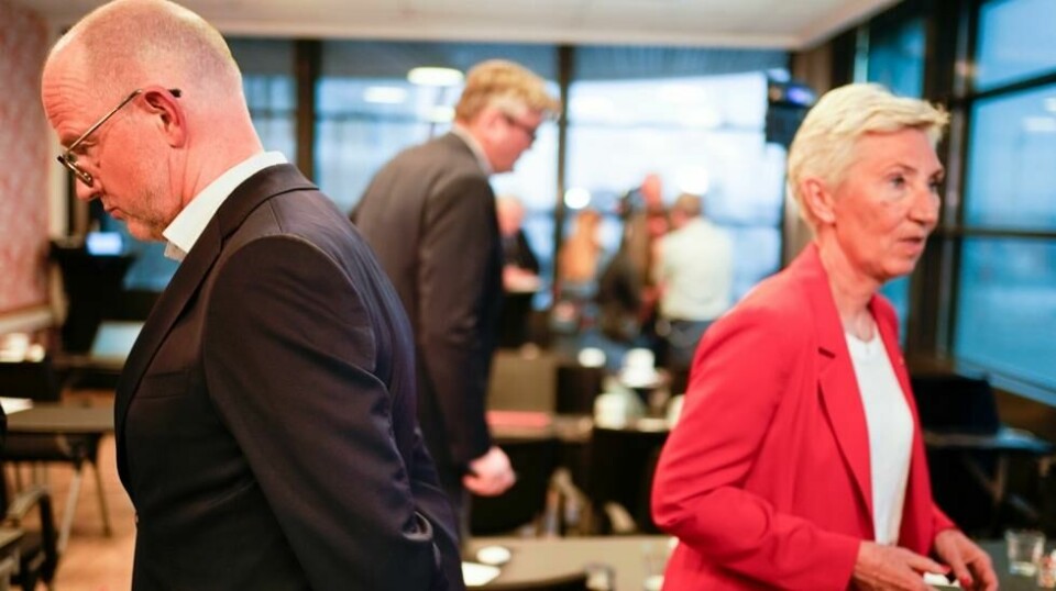 LO-leder Peggy Hessen Følsvik og NHOs administrerende direktør Ole Erik Almlid møter pressen etter brudd i meklingen i lønnsoppgjøret for 2023.