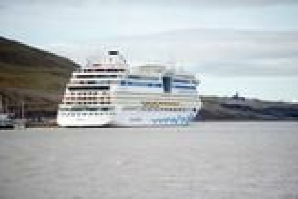 Cruiseskipet M/S Aida Luna i havn ved Longyearbyen på Svalbard 7. juli 2015. Området opplever en økning i både ekspedisjonscruise og andre cruise. Cruiseskipet M/S Aida Luna i havn ved Longyearbyen på Svalbard 7. juli 2015. Området opplever en økning i både ekspedisjonscruise og andre cruise. Foto: Jon Olav Nesvold / NTB scanpix