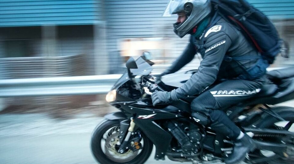 Norsk Motorcykkel Union (NMCU) er misfornøyd med Vegvesenets tungtrafikktiltak i Oslo-området. De forventer at det settes opp underskilt som tillater at motorsykler også får passere i tungtrafikkfeltet. Foto: Gorm Kallestad / NTB