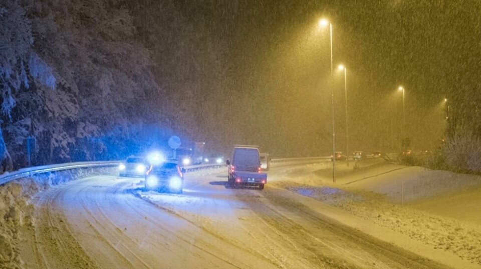 – I Trøndelag og Møre og Romsdal blir det sludd og snø ganske langt ned i lavlandet, men det er store lokale variasjoner, ifølge meteorologen. I Nord-Norge, derimot, er det ventet opptil 40 centimeter snø kommende døgn.