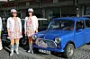Har man en original Mini, er miniskjørt nærmest obligatorisk. Foto: Greta Molanders Æresklubb