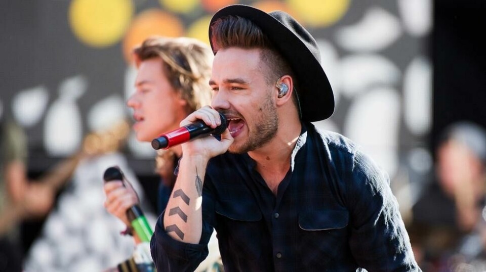 «Bare guttungen», skrev moren til Harry Styles i sosiale medier om Liam Payne (foran), som her opptrer med sønnen hennes i 2015. Foto: Charles Sykes / Invision / AP / NTB