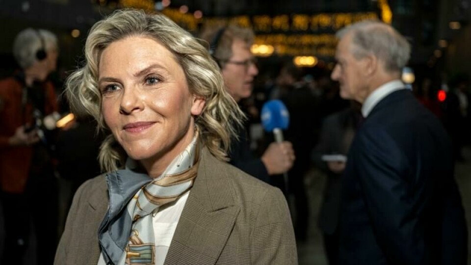 Frp-leder Sylvi Listhaug svarer kraftig på Sp-leder Trygve Slagsvold Vedums utspill om at de ustabile strømprisene i Norge stammer fra utbygging av utenlandsforbindelser mens Frp satt i regjering.