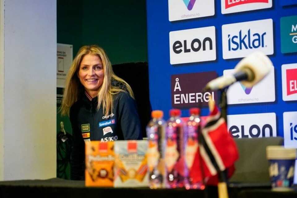 Therese Johaug på mediemøte med de norske langrennsløperne før skiathlon 20 km i VM Trondheim 2025.