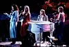 ABBA fikk sitt internasjonale gjennombrudd da de vant Eurovision Song Contest 1974 med sangen «Waterloo», og gruppen ble etter hvert den mest suksessrike som noensinne har kommet fra Skandinavia. Foto: Ron Frehm / AP