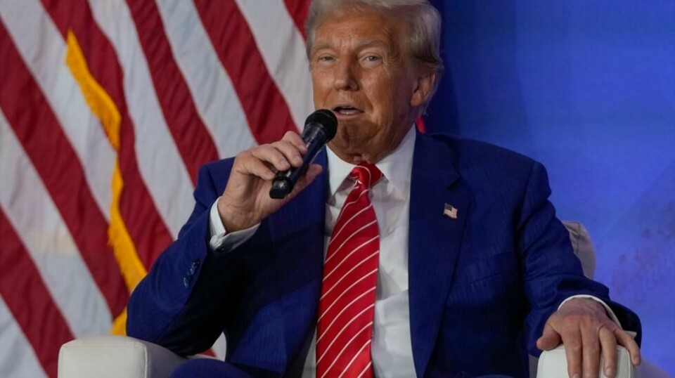 Republikanernes presidentkandidat Donald Trump sier han vil stemme mot et abortinitiativ i Florida som vil skrote delstatens forbud etter seks ukers graviditet. Han sier imidlertid at seks uker er for strengt. Foto: Mark Schiefelbein / AP / NTB