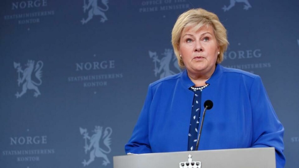 Halvparten av de spurte mener statsminister Erna Solberg (H) avverget regjeringskrise på grunn av bompenger på en dårlig måte. Her er hun avbildet på pressekonferansen hvor hun til slutt banket et ultimatum om bompenger på bordet. Foto: Terje Bendiksby / NTB scanpix