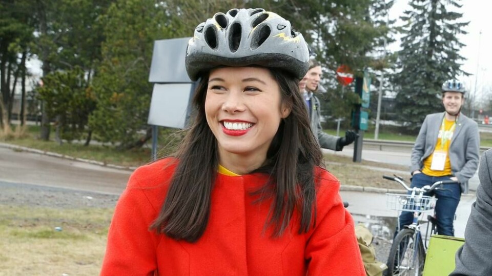 Lan Marie Nguyen Berg ankommer MDG sitt landsmøte på sykkel. Nå vil hun få flere til å bruke sykkel som fremkomstmiddel i storbyen.