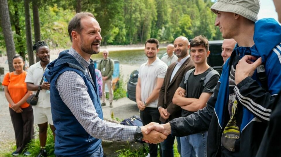 20. juni er verdensdagen for flyktninger, og kronprins Haakon brukte dagen til å gå tur på Bygdøy med flyktninger og frivillige flyktningguider fra Røde Kors. Foto: Cornelius Poppe / NTB