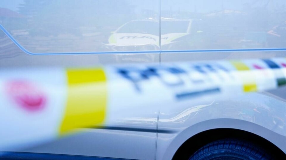 – En mann er arrestert for vold i nære relasjoner. Skadeomfanget hos kvinnen er ukjent, opplyser politiet til avisen.
