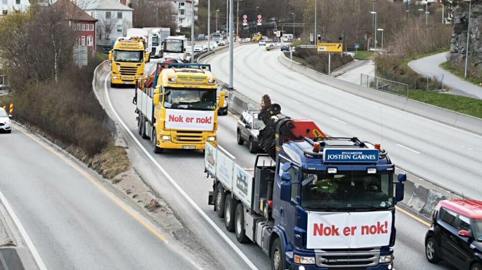 Yrkessjåfører har tidligere protestert mot en økning av bompengeavgiftene i Bergen, i regi av Nok er nok. Onsdag arrangerer aksjonskomiteen Nok er nok sin tredje bompengeaksjon i Bergen.