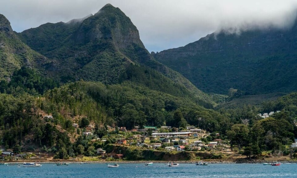 De fleste innbyggerne på Isla Robinson Crusoe er bosatt i hovedstaden San Juan Bautista ved Bahía Cimberland på hovedøyas nordlige del. Foto: Jaime Esquivel / AFP De fleste innbyggerne på Isla Robinson Crusoe er bosatt i hovedstaden San Juan Bautista ved Bahía Cimberland på hovedøyas nordlige del. Foto: Jaime Esquivel / AFP