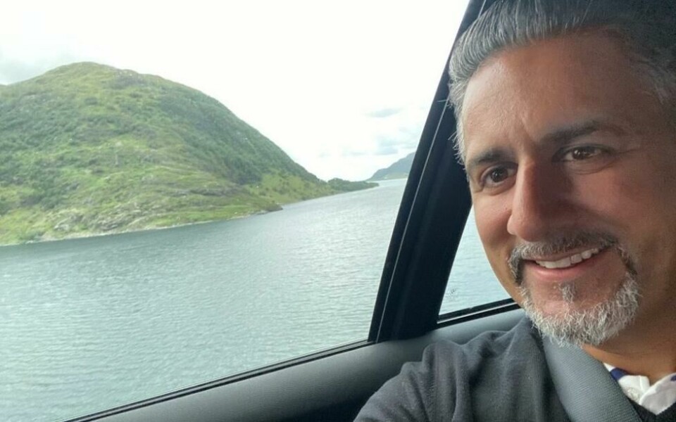 Utsikten under bilturen var verdig en selfie, synes Raja. Utsikten under bilturen var verdig en selfie, synes Raja. Foto: Abid Raja