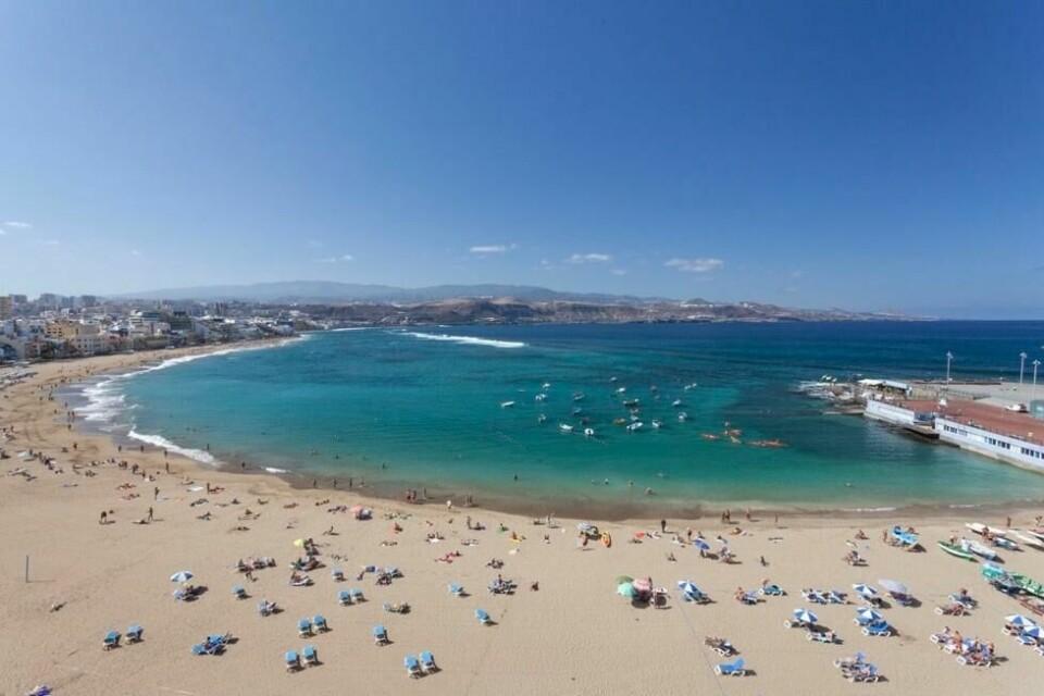 Om du blir lei strandlivet for eksempel her på Canterasstranden i Las Palmas på Gran Canaria, kan du ta et ukes-cruise rundt alle øyene og se dem fra havet i stedet. Om du blir lei strandlivet for eksempel her på Canterasstranden i Las Palmas på Gran Canaria, kan du ta et ukes-cruise rundt alle øyene og se dem fra havet i stedet. Foto: MSC Cruises