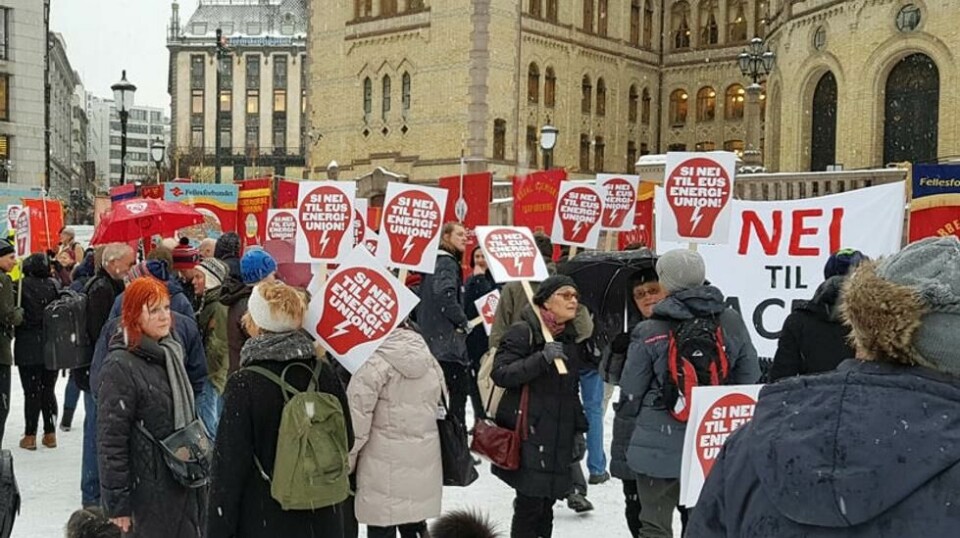 ENERGIUNION: Mange fagforeninger demonstrerte foran Stortinget i januar for å holde Norge utenfor EUs energiunion og ACER.
